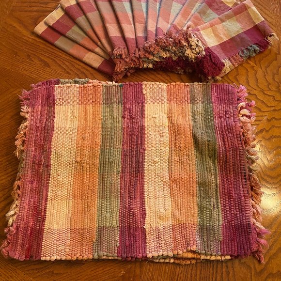 Set of 6 Placemats with 12 Matching Napkins - Picture 1 of 3